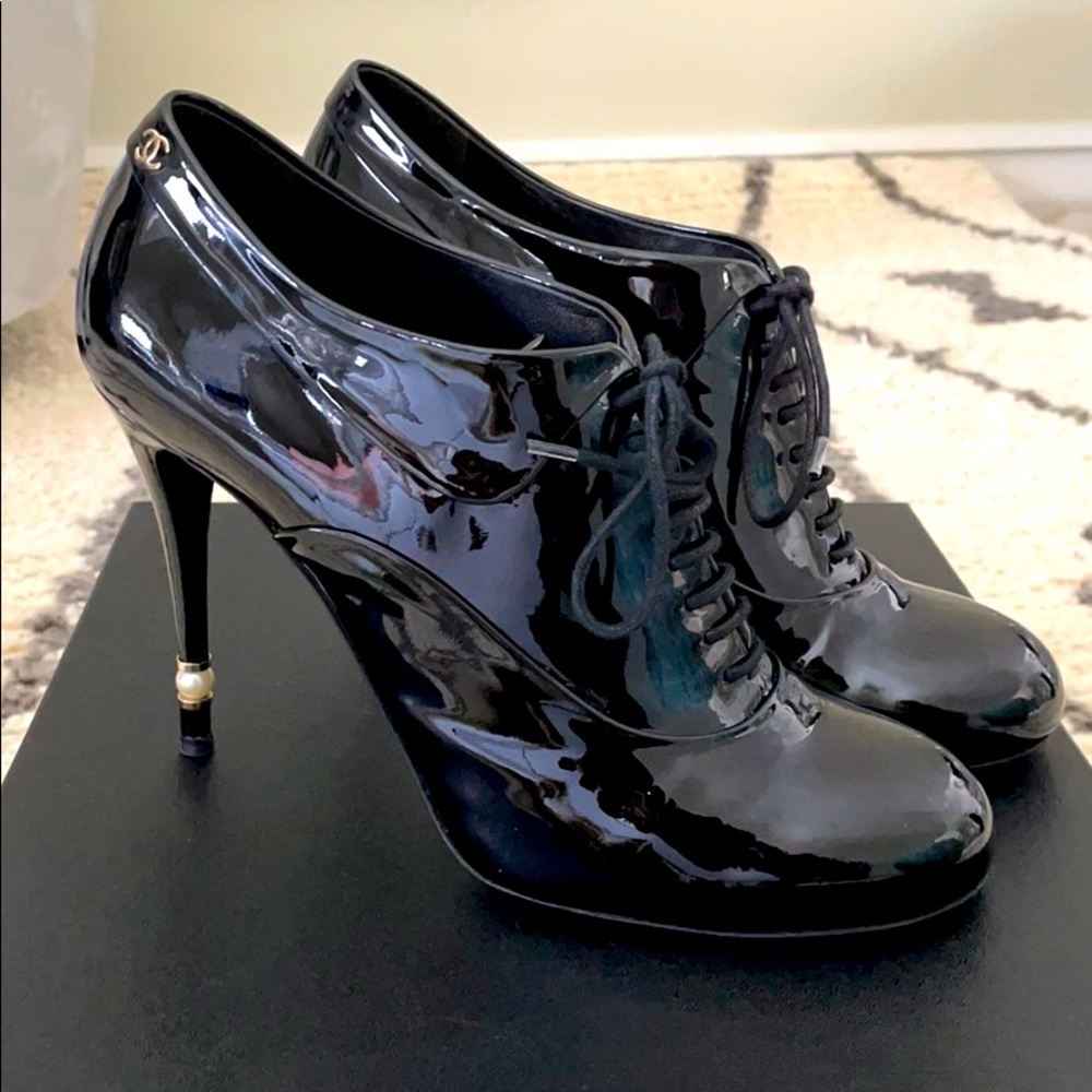 CHANEL patent leather bootie